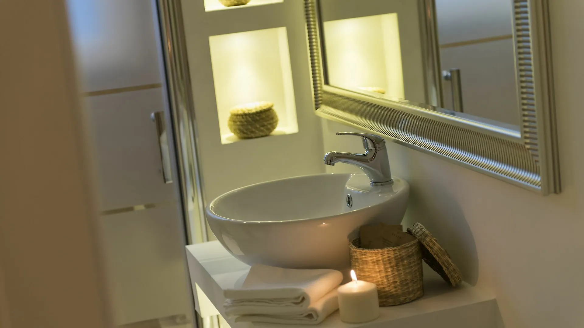 Aruna Suites Roma 0*,  Itália